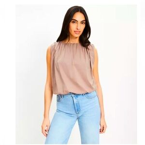 NWT Loft Ruched Bubble Hem Shell
Style # 754424
Size: S, Color: Brown Malt